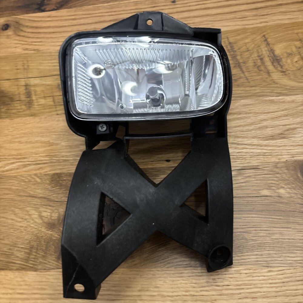 Fog Light Bumper Lamp for 01-04 Ford Escape/03-04 Plastic Bumper Passenger Right